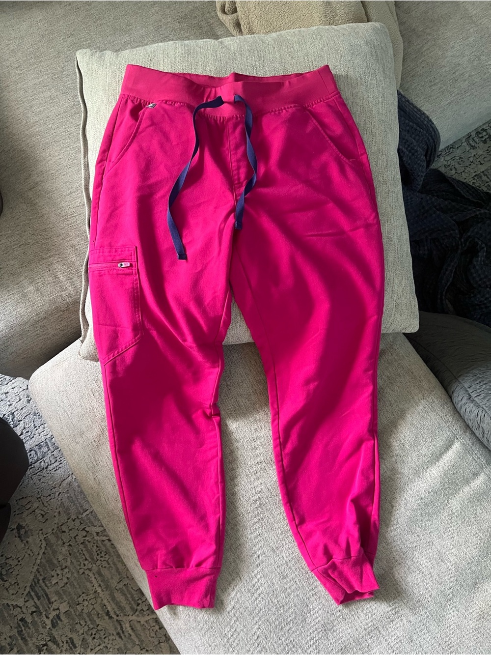 FIGS pink small petite jogger scrub bottoms